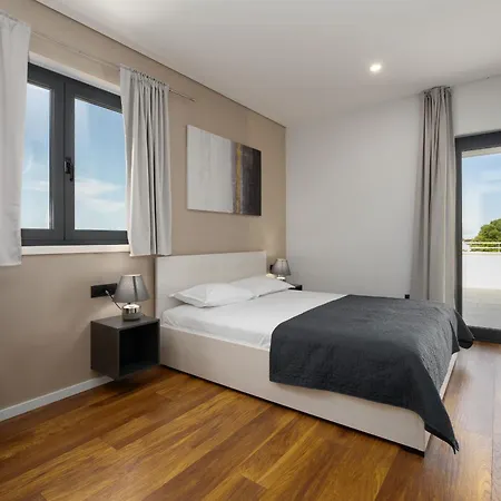 Villa Anni For 10 People In With Heated Pool, Sea View & Kids And Playground