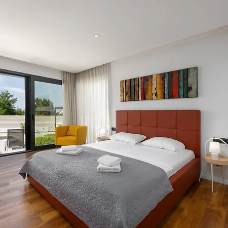 Villa Anni For 10 People In With Heated Pool, Sea View & Kids And Playground Poreč