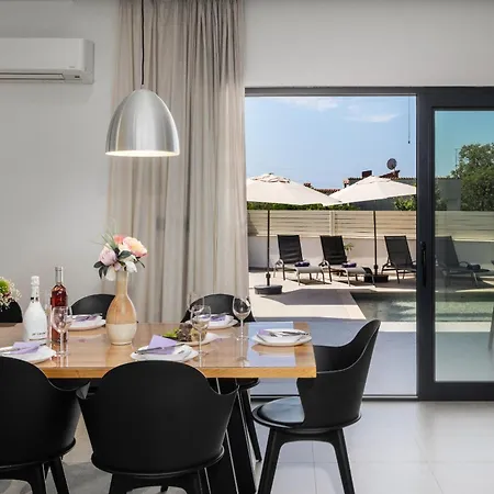 Anni For 10 People In With Heated Pool, Sea View & Kids And Playground Porec