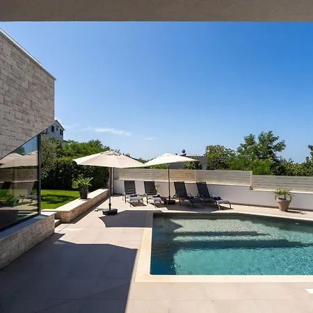 Anni For 10 People In With Heated Pool, Sea View & Kids And Playground Villa Poreč