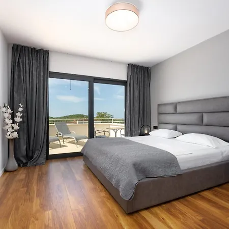 Villa Anni For 10 People In With Heated Pool, Sea View & Kids And Playground