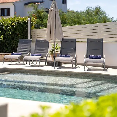 Anni For 10 People In With Heated Pool, Sea View & Kids And Playground Villa Poreč