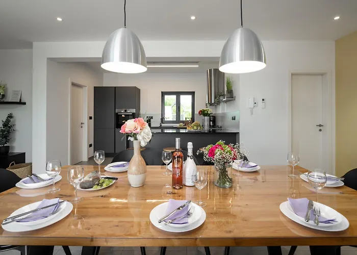 Villa Anni For 10 People In With Heated Pool, Sea View & Kids And Playground *