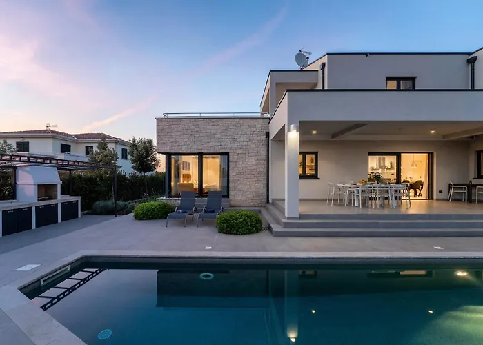 Anni For 10 People In With Heated Pool, Sea View & Kids And Playground